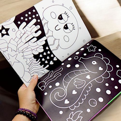 Книжка-розмальовка "Neon Stickers book: Дівчаче королівство" 243638 фото